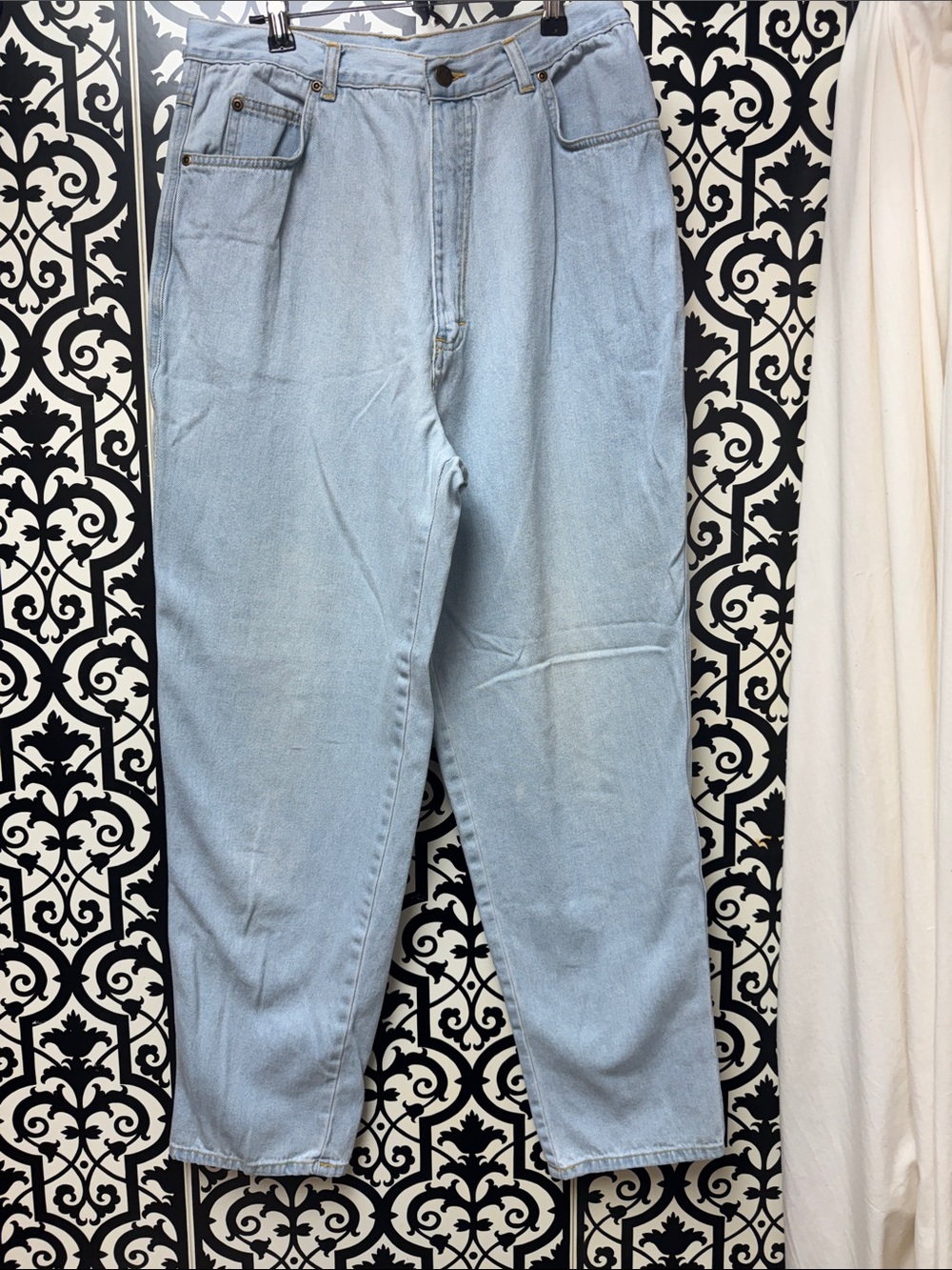 Vintage High-Rise Light Blue Women's Jeans — Relaxed Tapered Style
